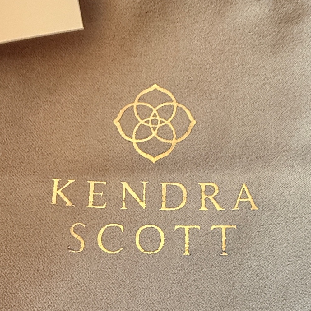 Kendra Scott Gold Elisa Necklace with Emerald Green stone - Picture 2 of 5